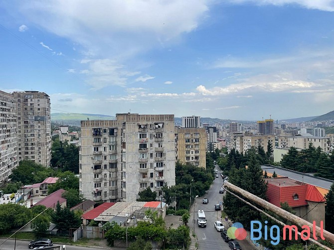იყიდება ორ ოთახიანი ბინა საბურთალოზე - სურათი 1