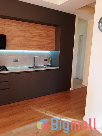 იყიდება სამ ოთახიანი ბინა დიდუბეში - სურათი 1