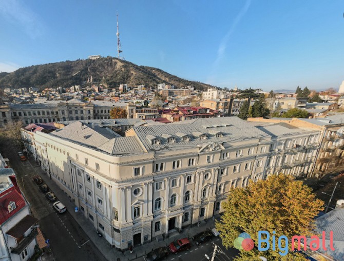 იყიდება მთაწმინდაზე გრიბოედოვის ქუჩაზე ოპერის წინ - სურათი 1